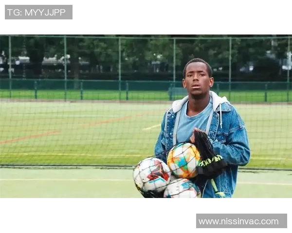 《从草根到世界之巅 足球豪门第一球星的传奇崛起》 《从草根到世界之巅 足球豪门第一球星的传奇崛起》