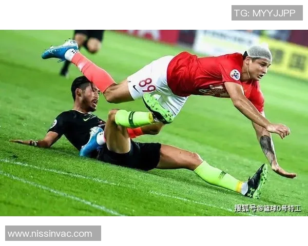 裸体男足球星引发热议球迷关注运动与身体自由话题 裸体男足球星引发热议球迷关注运动与身体自由话题